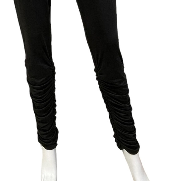 Women’s Black Ruched Legging
New - Picture 4 of 10
